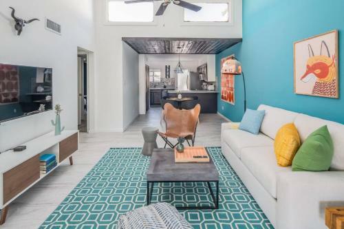 Sleek 2br Townhome | Central Phx By Wanderjaunt