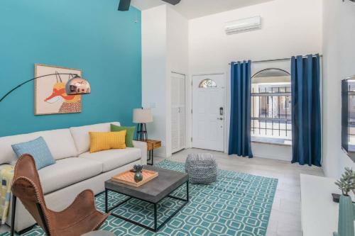 Sleek 2br Townhome | Central Phx By Wanderjaunt