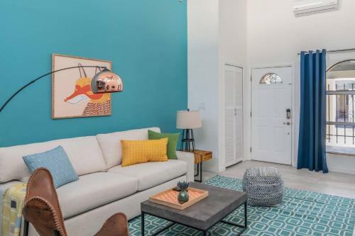 Sleek 2br Townhome | Central Phx By Wanderjaunt