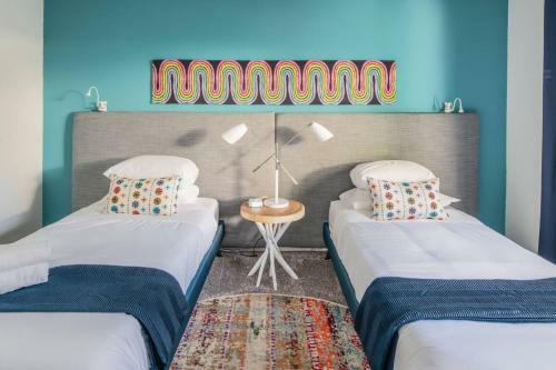 Sleek 2br Townhome | Central Phx By Wanderjaunt