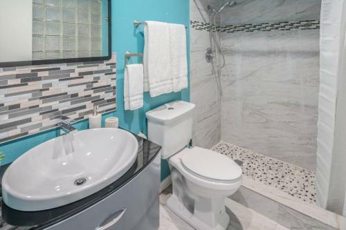 Sleek 2br Townhome | Central Phx By Wanderjaunt