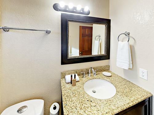 Inviting Central Scottsdale Stunner Home