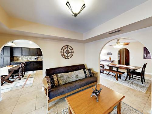 Inviting Central Scottsdale Stunner Home