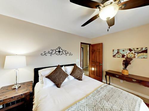 Inviting Central Scottsdale Stunner Home