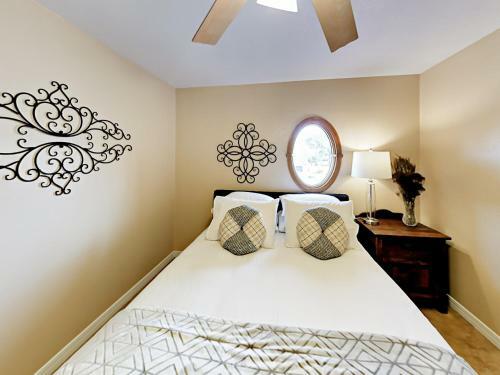 Inviting Central Scottsdale Stunner Home