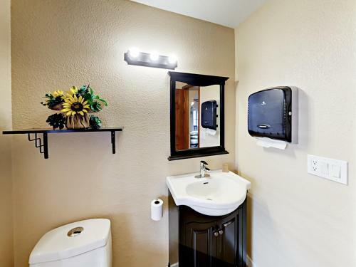 Inviting Central Scottsdale Stunner Home