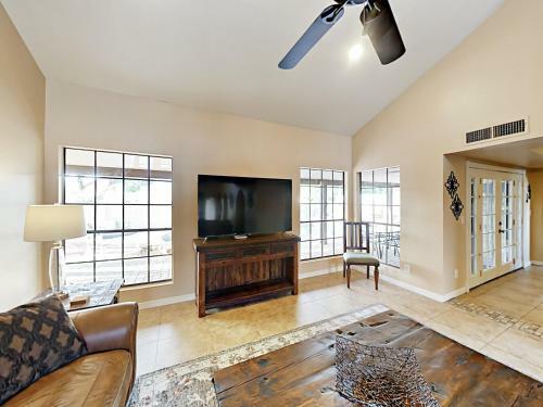 Inviting Central Scottsdale Stunner Home