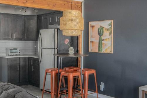 Sleek 2br Phoenix Townhome By Wanderjaunt