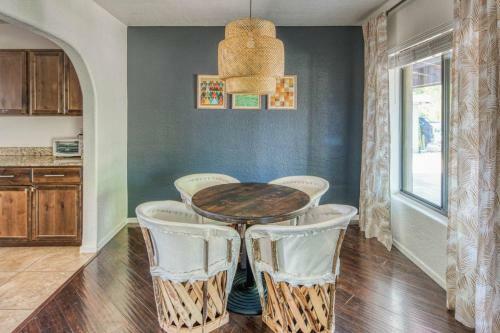 Stylish 3br Home In Phoenix By Wanderjaunt