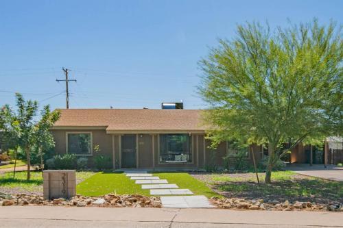 Stylish 3br Home In Phoenix By Wanderjaunt