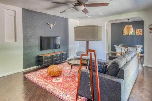 Stylish 3br Home In Phoenix By Wanderjaunt