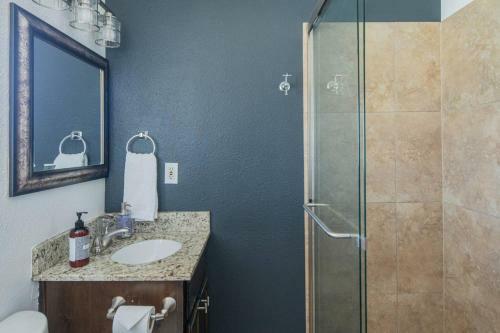 Stylish 3br Home In Phoenix By Wanderjaunt