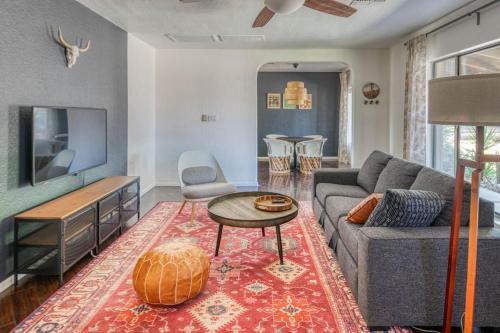 Stylish 3br Home In Phoenix By Wanderjaunt