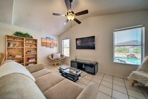 Glendale Escape About 7 Mi To Peoria Sports Complex!