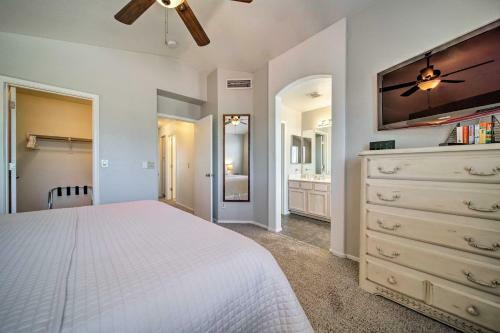 Glendale Escape About 7 Mi To Peoria Sports Complex!