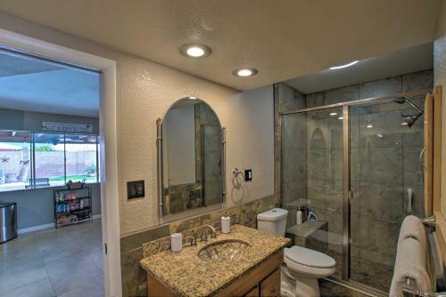 Relaxing Phoenix House With Hot Tub, Pool, And Grill!