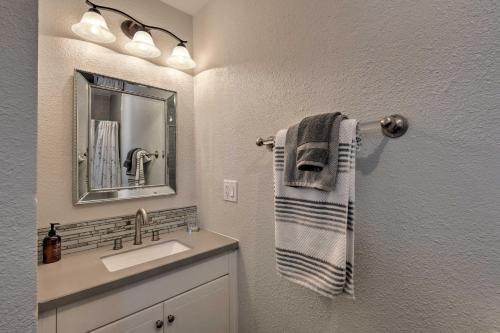 Cozy Cottage With Patio 2 Mi To Downtown Phoenix!