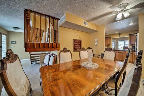 Phoenix Home With Pools Last Min Discounted Rates!