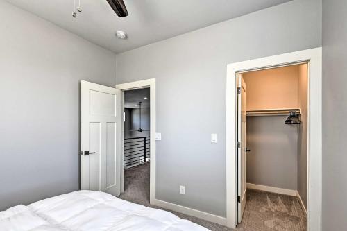 Upscale Phoenix Home With Backyard, Near Golf!