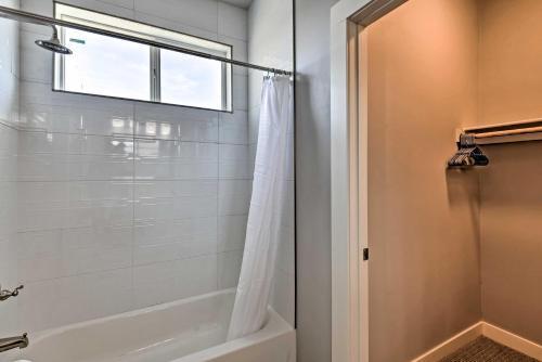 Upscale Phoenix Home With Backyard, Near Golf!