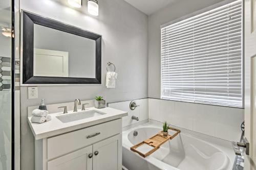 Upscale Phoenix Home With Backyard, Near Golf!