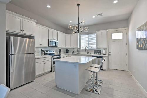 Upscale Phoenix Home With Backyard, Near Golf!