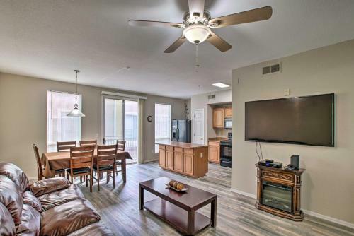North Phoenix Townhome With Balcony, Pool Access