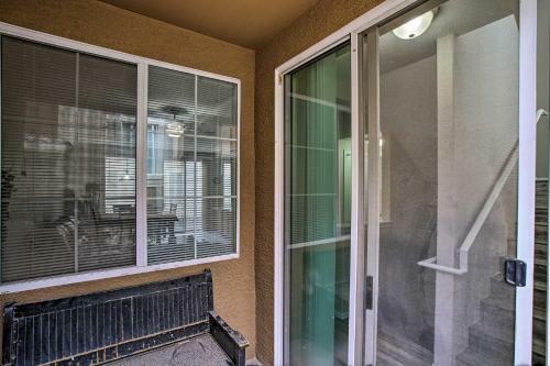 North Phoenix Townhome With Balcony, Pool Access