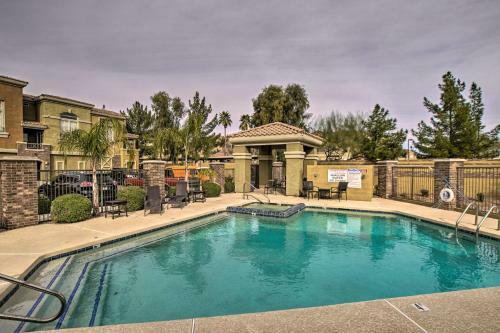 North Phoenix Townhome With Balcony, Pool Access