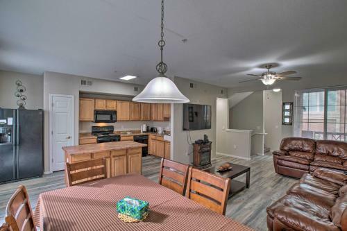 North Phoenix Townhome With Balcony, Pool Access