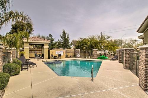 North Phoenix Townhome With Balcony, Pool Access