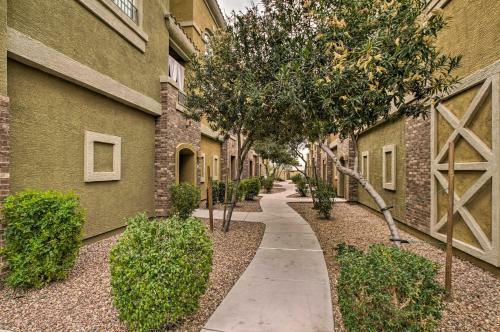 North Phoenix Townhome With Balcony, Pool Access