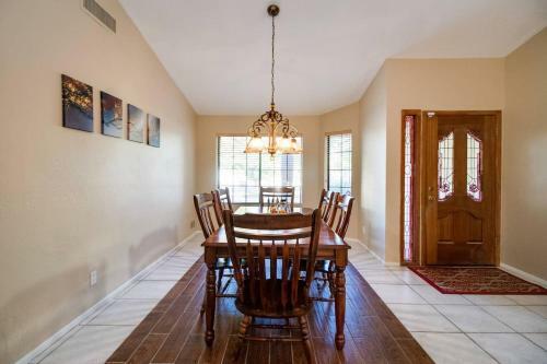 North Phoenix 6 Bdrm W Guest House And Htd Pool