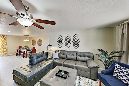 Family Friendly Home With Heated Pool & Waterslide Home