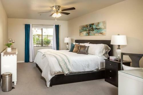 Comfort And Style In The Phoenix Biltmore Area!
