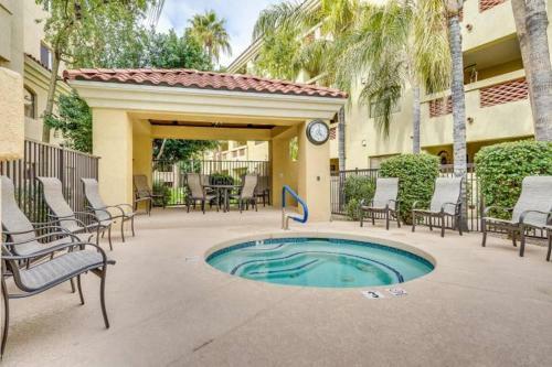 Comfort And Style In The Phoenix Biltmore Area!