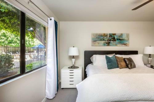 Comfort And Style In The Phoenix Biltmore Area!