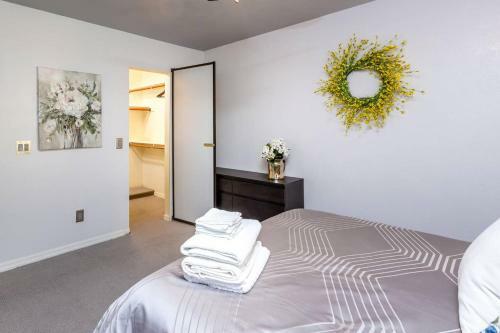 Comfort And Style In The Phoenix Biltmore Area!