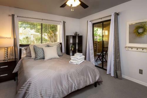 Comfort And Style In The Phoenix Biltmore Area!