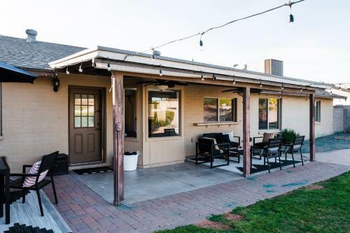 Perfect 4 Bdrm Home With Pool And Game Room!