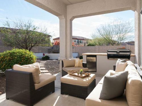 Desert Hills Estate