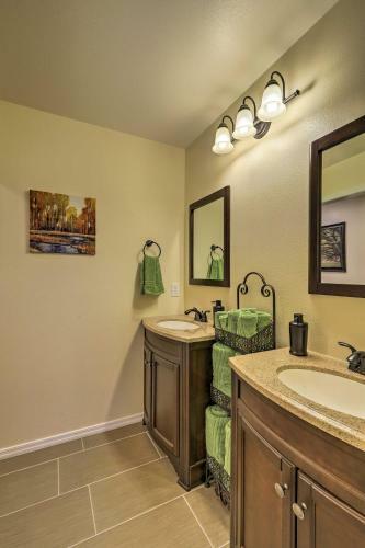 Spacious Pinetop-lakeside Home With Hot Tub On 1 Acre