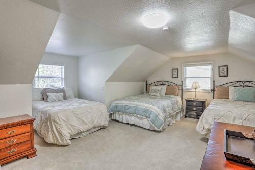 Lakeside Home With Game Room, Yard, Deck And Fireplace!