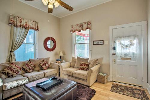 Serendipity Cottage With Yard, Walk To Town And Dining!