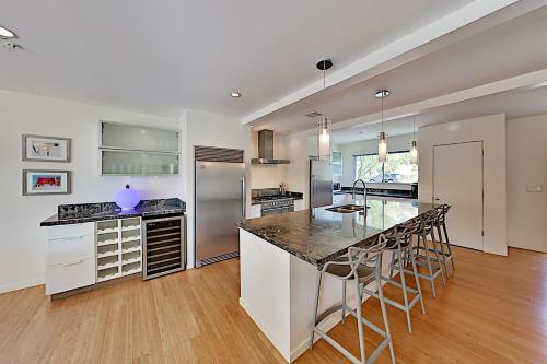 Parkcrest Home With Pool & Firepit - Near Old Town! Home