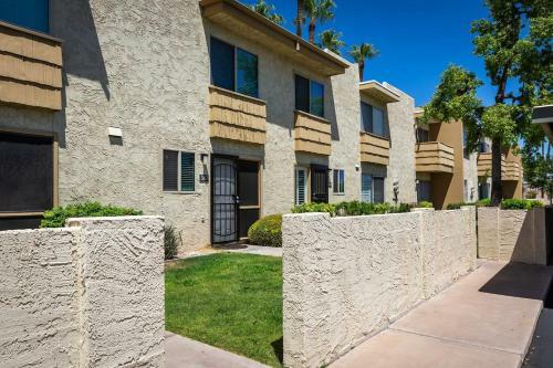 Updated Condo In A Old Town Scottsdale Location
