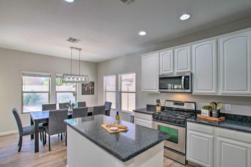 Spacious Desert Oasis With Pool And Game Room!