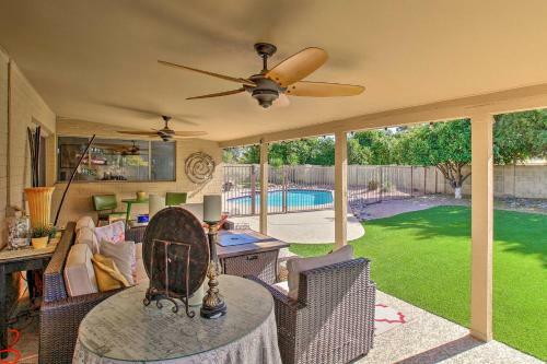 Colorful Home With Grill Less Than 4 Mi To Talking Stick Golf
