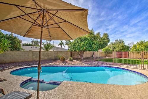 Colorful Home With Grill Less Than 4 Mi To Talking Stick Golf