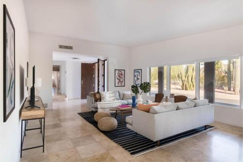 Desert Oasis W/ Pool, Table Tennis, & Fire Pit ? Caspian By Avantstay